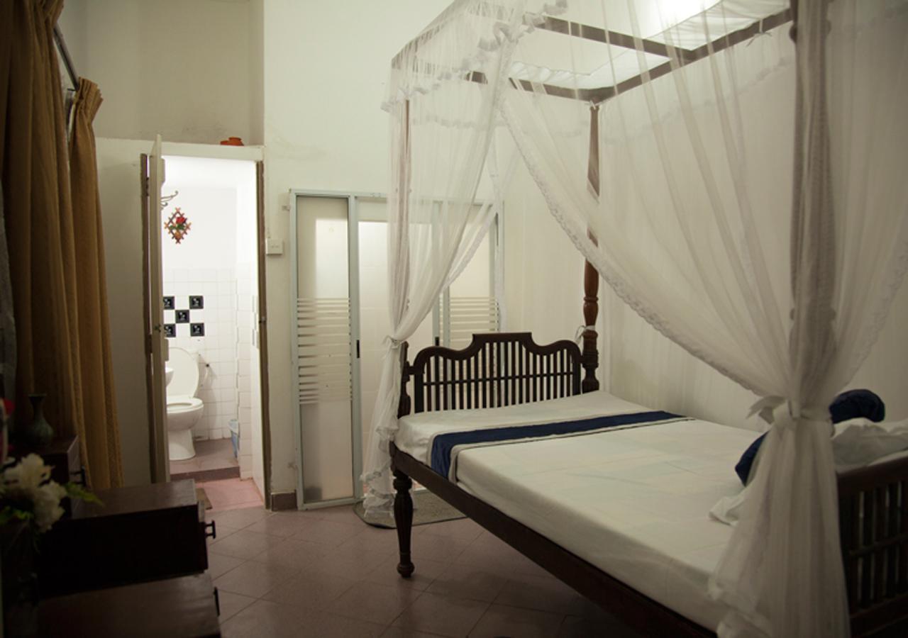 Colombo Lavinia Beach Hostel Dehiwala-Mount Lavinia Eksteriør bilde