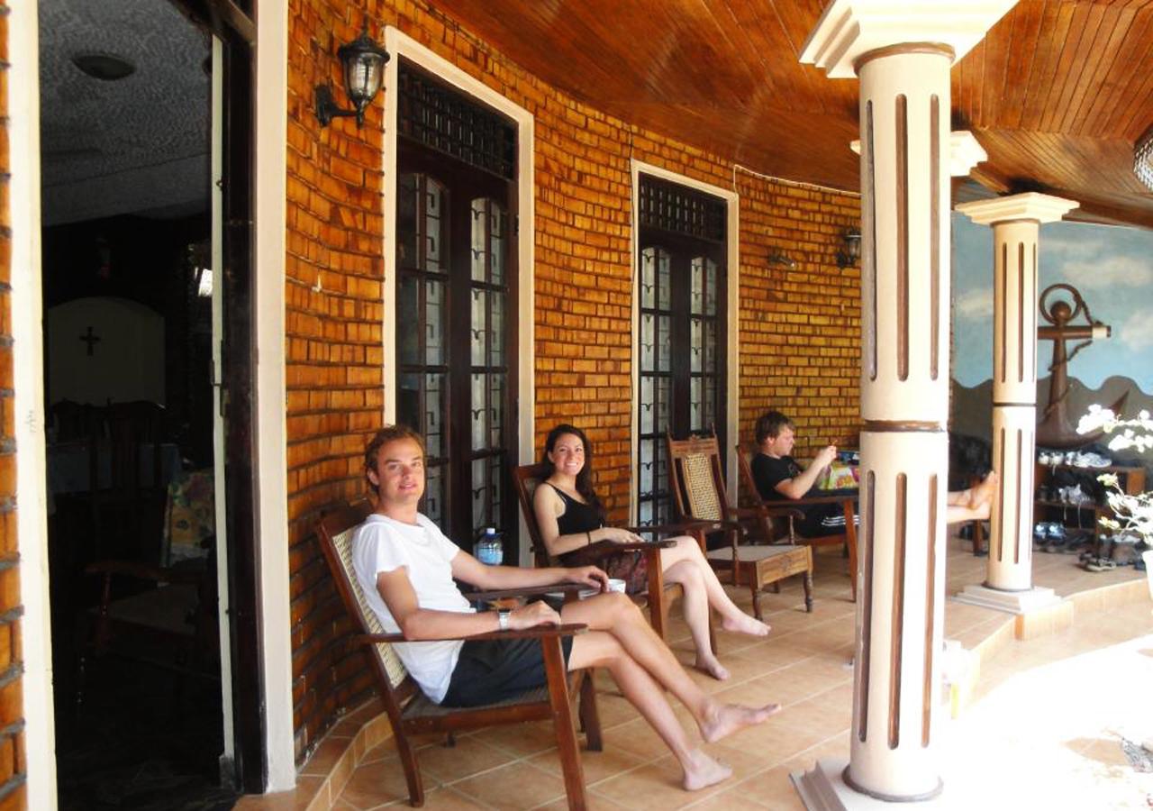 Colombo Lavinia Beach Hostel Dehiwala-Mount Lavinia Eksteriør bilde