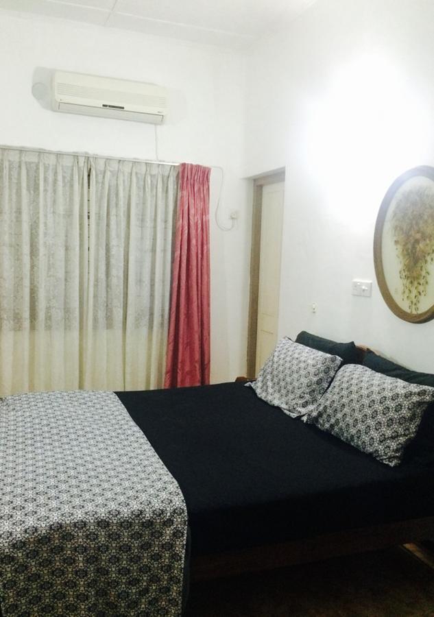 Colombo Lavinia Beach Hostel Dehiwala-Mount Lavinia Eksteriør bilde