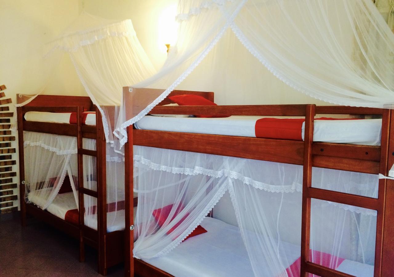 Colombo Lavinia Beach Hostel Dehiwala-Mount Lavinia Eksteriør bilde