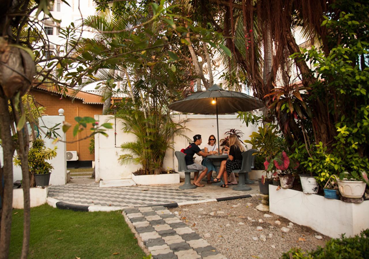 Colombo Lavinia Beach Hostel Dehiwala-Mount Lavinia Eksteriør bilde